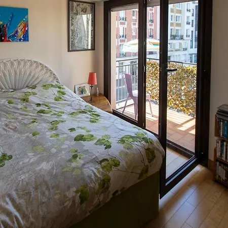 Charming Apartment With Balcony In Vanves