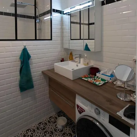 Charming Apartment With Balcony In Vanves * Vanves